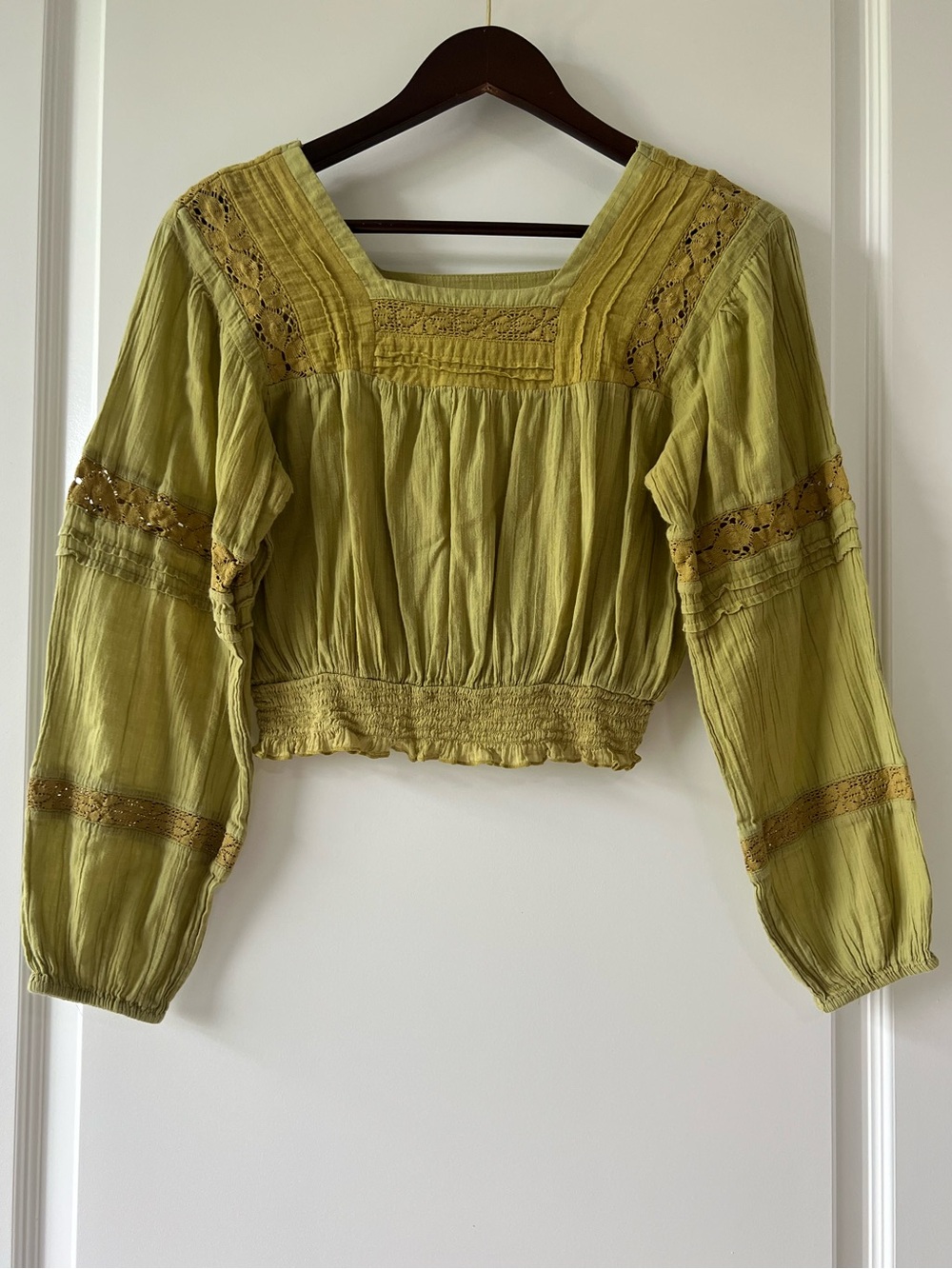 American Eagle Boho Festival Green Lace Smocked Waist Long Sleeve Crop Blouse XS - Picture 2 of 9